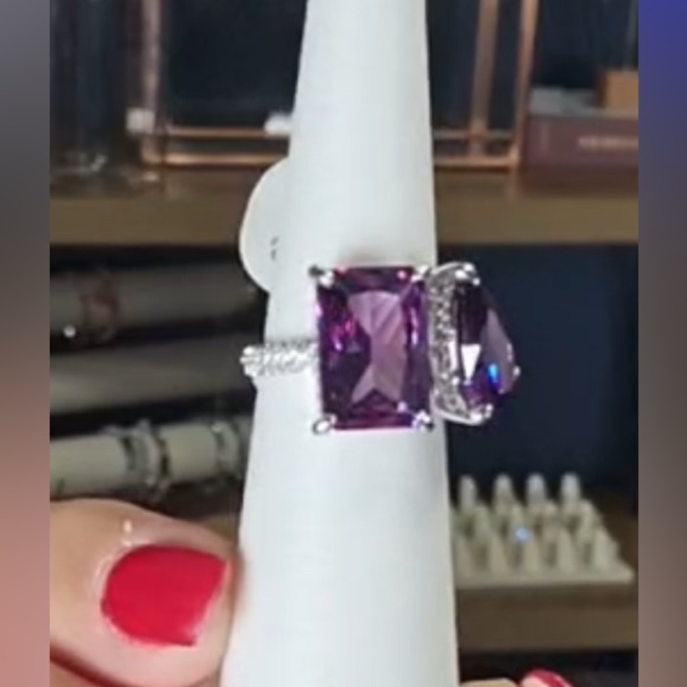 Elegant Purple Gemstone Ring - Picture 3 of 3